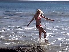 Slender Blonde Chloe Foster Drops Her Crimson Bathing Suit To Taunt. Hd